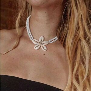 White Shell Beaded Necklace N894